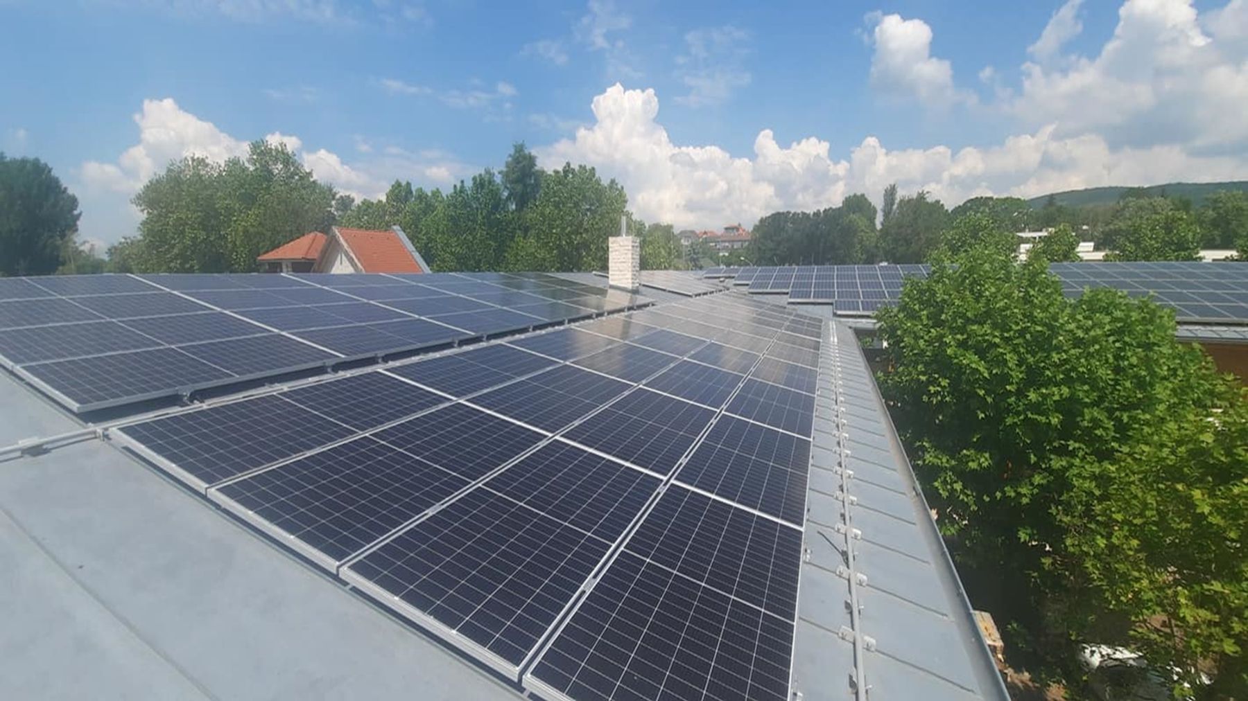 Balatonfüred Yacht Klub telepített napelemekről kép